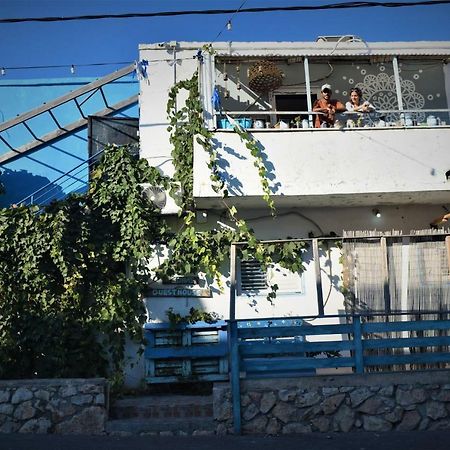 Juha'S Guesthouse - Zarqa Bay Jisr ez Zarqa Esterno foto