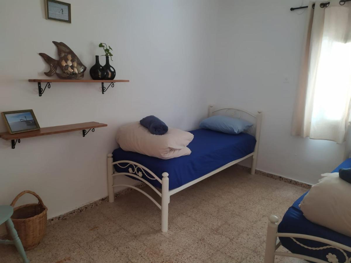 Juha'S Guesthouse - Zarqa Bay Jisr ez Zarqa Esterno foto