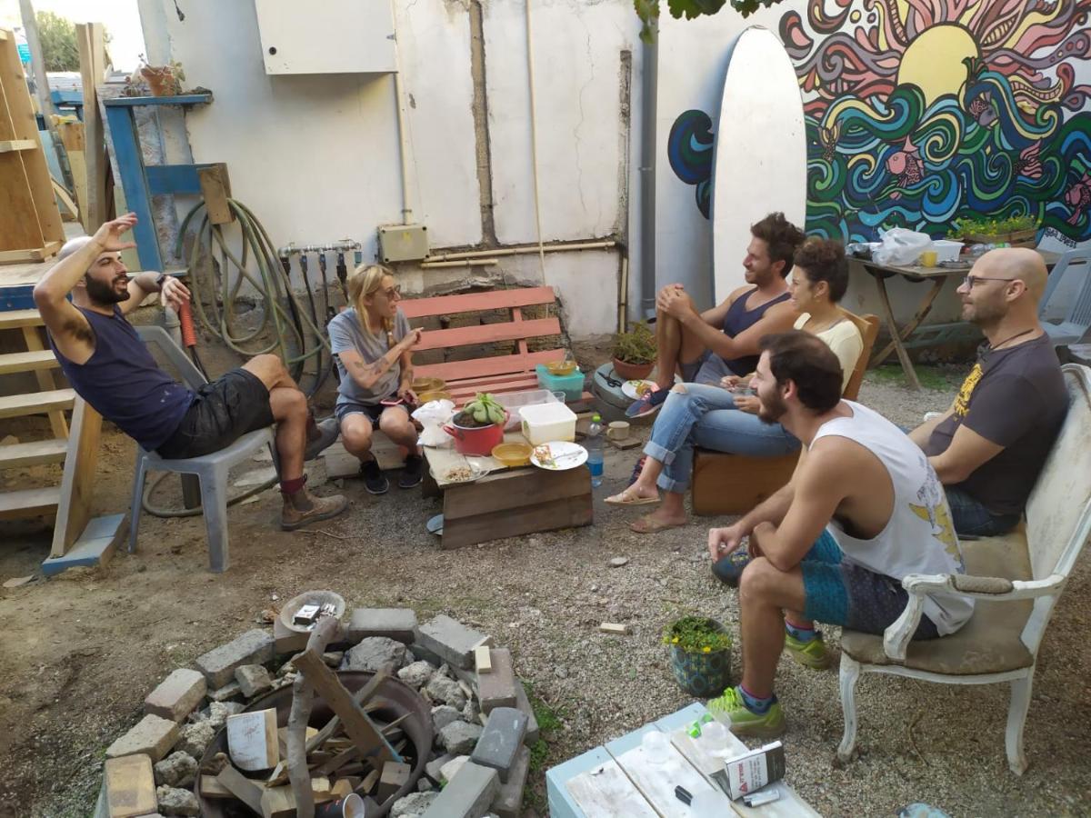 Juha'S Guesthouse - Zarqa Bay Jisr ez Zarqa Esterno foto
