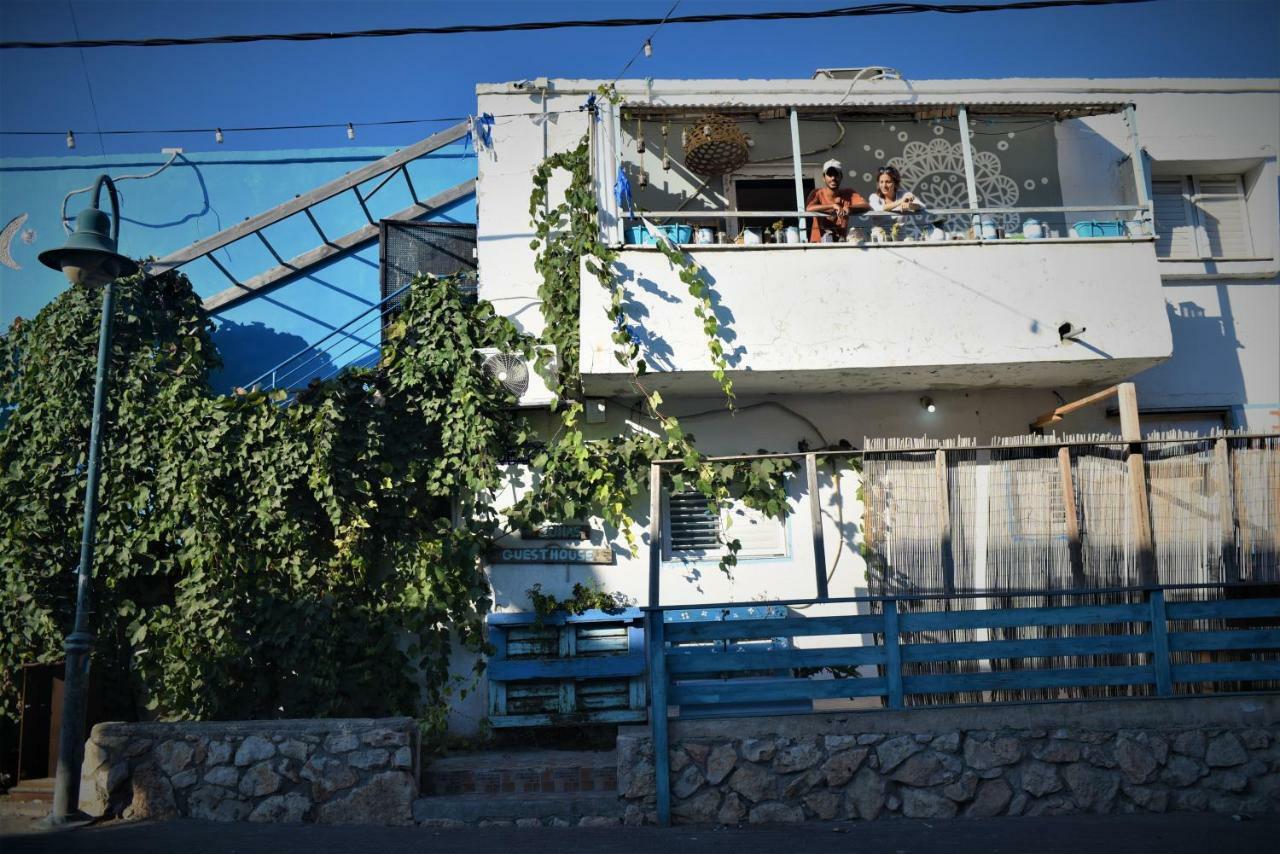 Juha'S Guesthouse - Zarqa Bay Jisr ez Zarqa Esterno foto